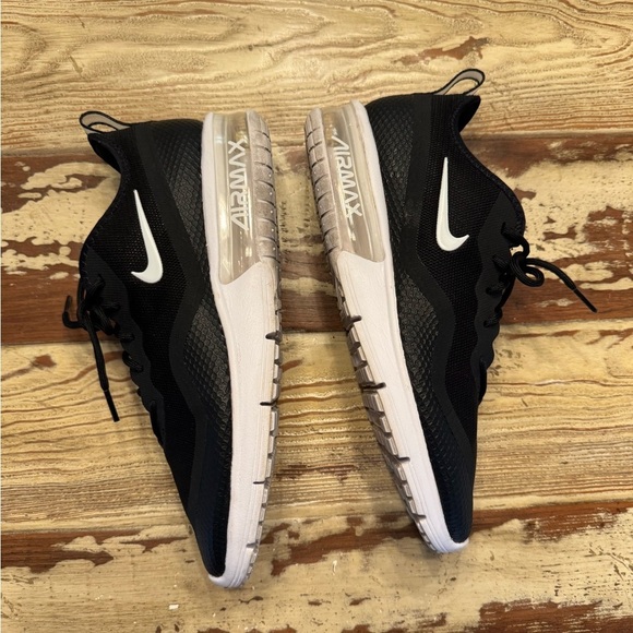 NIKE | Airmax Size 10 - Picture 5 of 7
